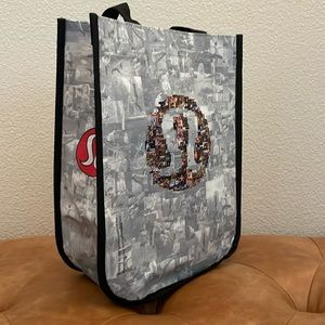Lululemon shopping bag